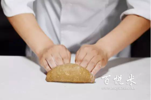 以啤酒為原料做面包，想要低熱量，非啤酒雜糧面包莫屬！